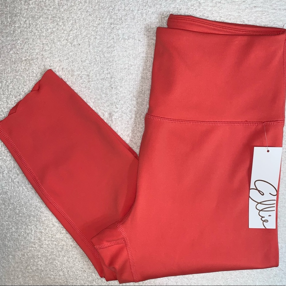Ellie Rose of Sharon Coral Scalloped Ankle Leggings
